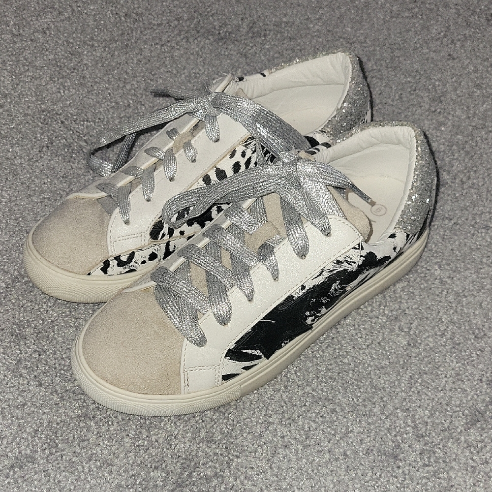 Nature Breeze Animal Print With Silver Sequin Accent, 6